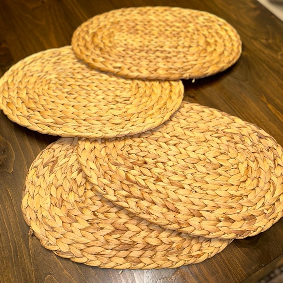 Other - 4 Piece Woven Dinner Table Placemats